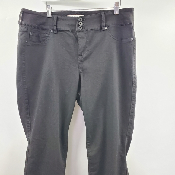 Torrid Black Jegging Skinny Jeans High Waisted Rise NEW - Picture 2 of 11